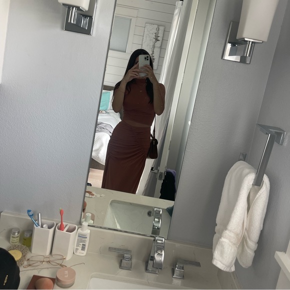 A.L.C. Easton Top and Dawson Ruched Midi Skirt w/ Slit - Picture 7 of 7